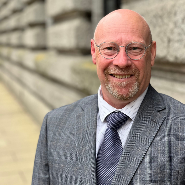 Headshot of Cllr Rick Payne